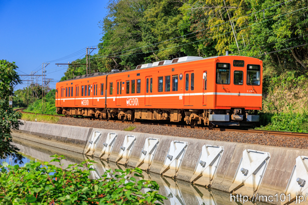 一畑電車北松江線 長江～朝日ヶ丘間で撮影した一畑電車1000系1101を先頭とする列車(1001F)の写真