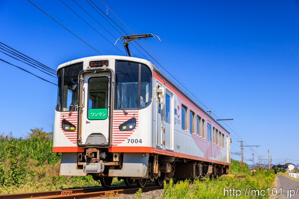 一畑電車北松江線 大寺～美談間で撮影した一畑電車7000系7004の写真