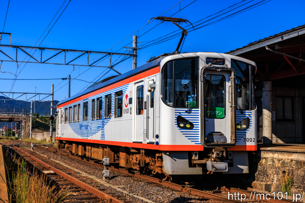一畑電車北松江線 大津町駅で撮影した一畑電車7000系7002の写真