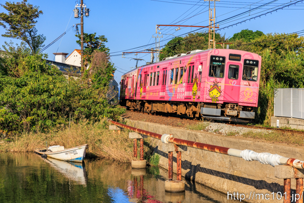 一畑電車北松江線 松江イングリッシュガーデン前～松江しんじ湖温泉間で撮影した一畑電車1000系1103を先頭とする列車(1003F)の写真