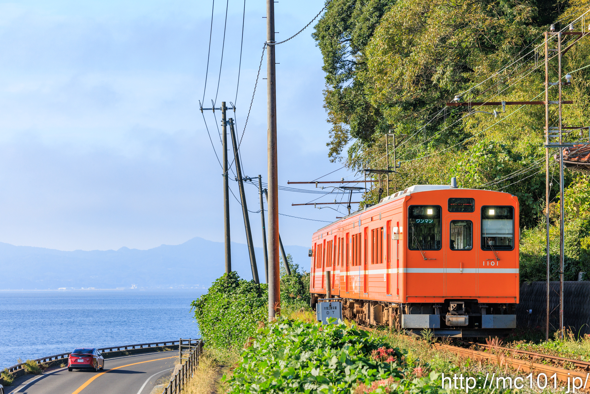 一畑電車北松江線 津ノ森～高ノ宮間で撮影した一畑電車1000系1101を先頭とする列車(1001F)の写真