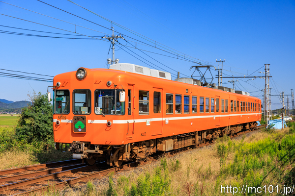 一畑電車北松江線 松江イングリッシュガーデン前駅付近で撮影した一畑電車5000系5009を先頭とする列車(5009F)の写真