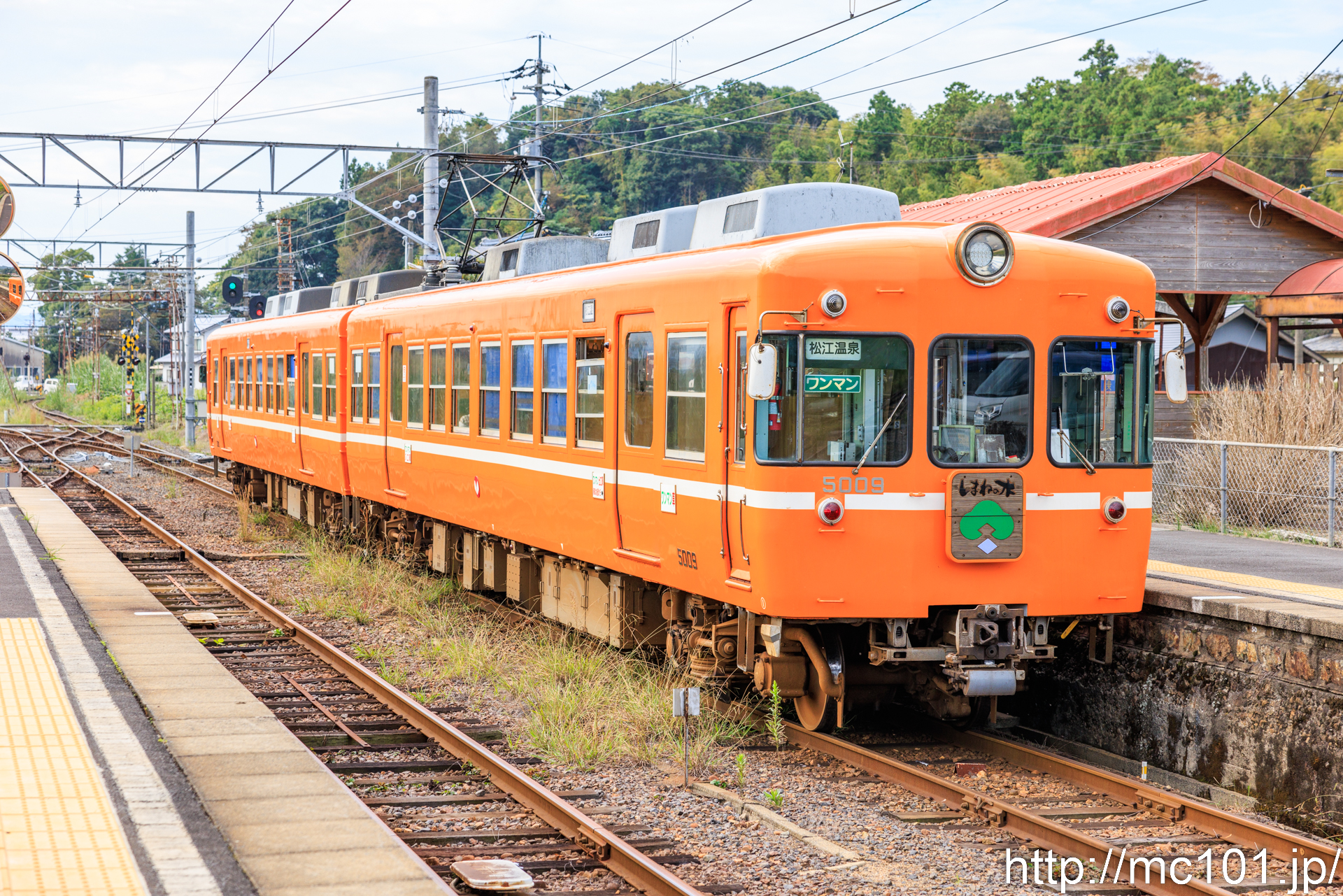 一畑電車北松江線 一畑口駅で撮影した一畑電車5000系5009を先頭とする列車(5009F)の写真