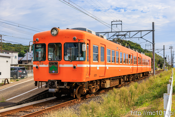一畑電車北松江線 津ノ森駅で撮影した一畑電車5000系5009を先頭とする列車(5009F)の写真