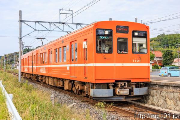 一畑電車北松江線 津ノ森駅で撮影した一畑電車1000系1101を先頭とする列車(1001F)の写真