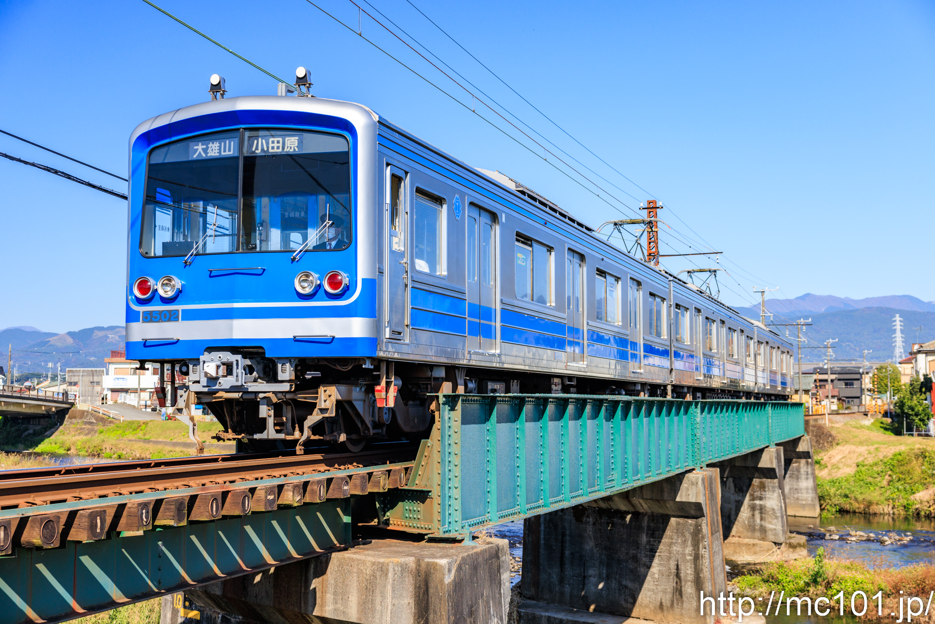 伊豆箱根鉄道大雄山線 塚原～和田河原間で撮影した伊豆箱根鉄道5000形5502を先頭とする列車(5502F)の写真