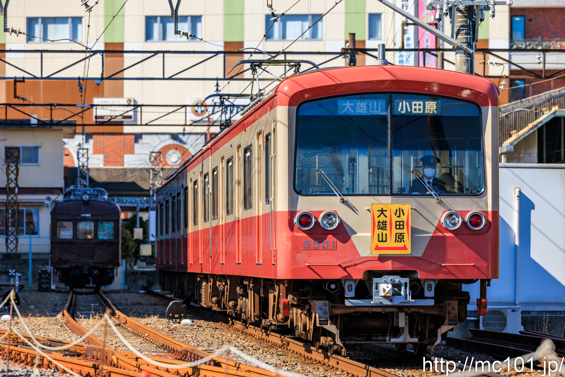 伊豆箱根鉄道大雄山線 大雄山駅付近で撮影した伊豆箱根鉄道5000形5501を先頭とする列車(5501F)の写真