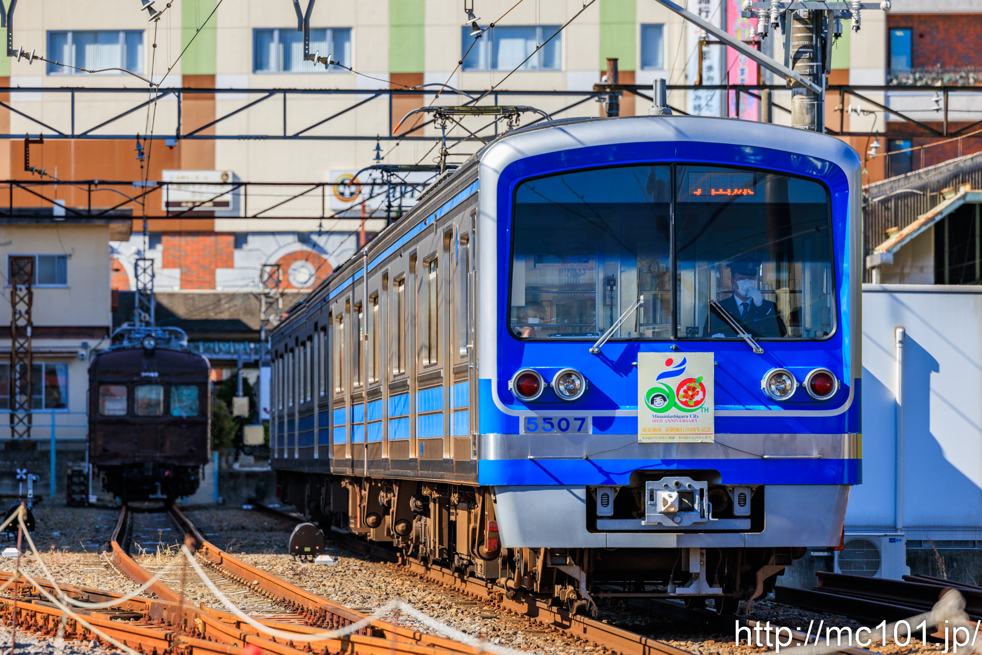 伊豆箱根鉄道大雄山線 大雄山駅付近で撮影した伊豆箱根鉄道5000形5507を先頭とする列車(5507F)の写真