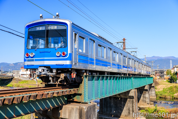 伊豆箱根鉄道大雄山線 塚原～和田河原間で撮影した伊豆箱根鉄道5000形5502を先頭とする列車(5502F)の写真