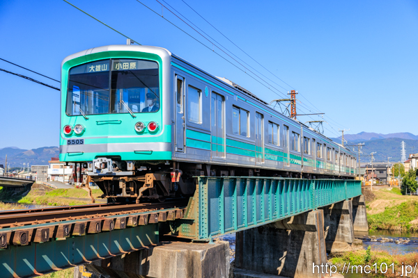 伊豆箱根鉄道大雄山線 塚原～和田河原間で撮影した伊豆箱根鉄道5000形5505を先頭とする列車(5505F)の写真