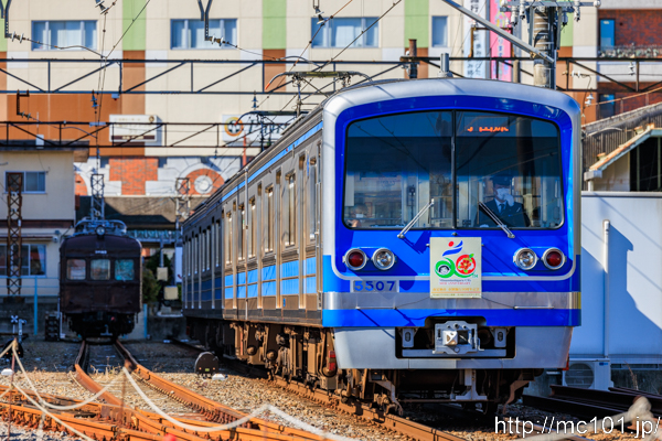 伊豆箱根鉄道大雄山線 大雄山駅付近で撮影した伊豆箱根鉄道5000形5507を先頭とする列車(5507F)の写真