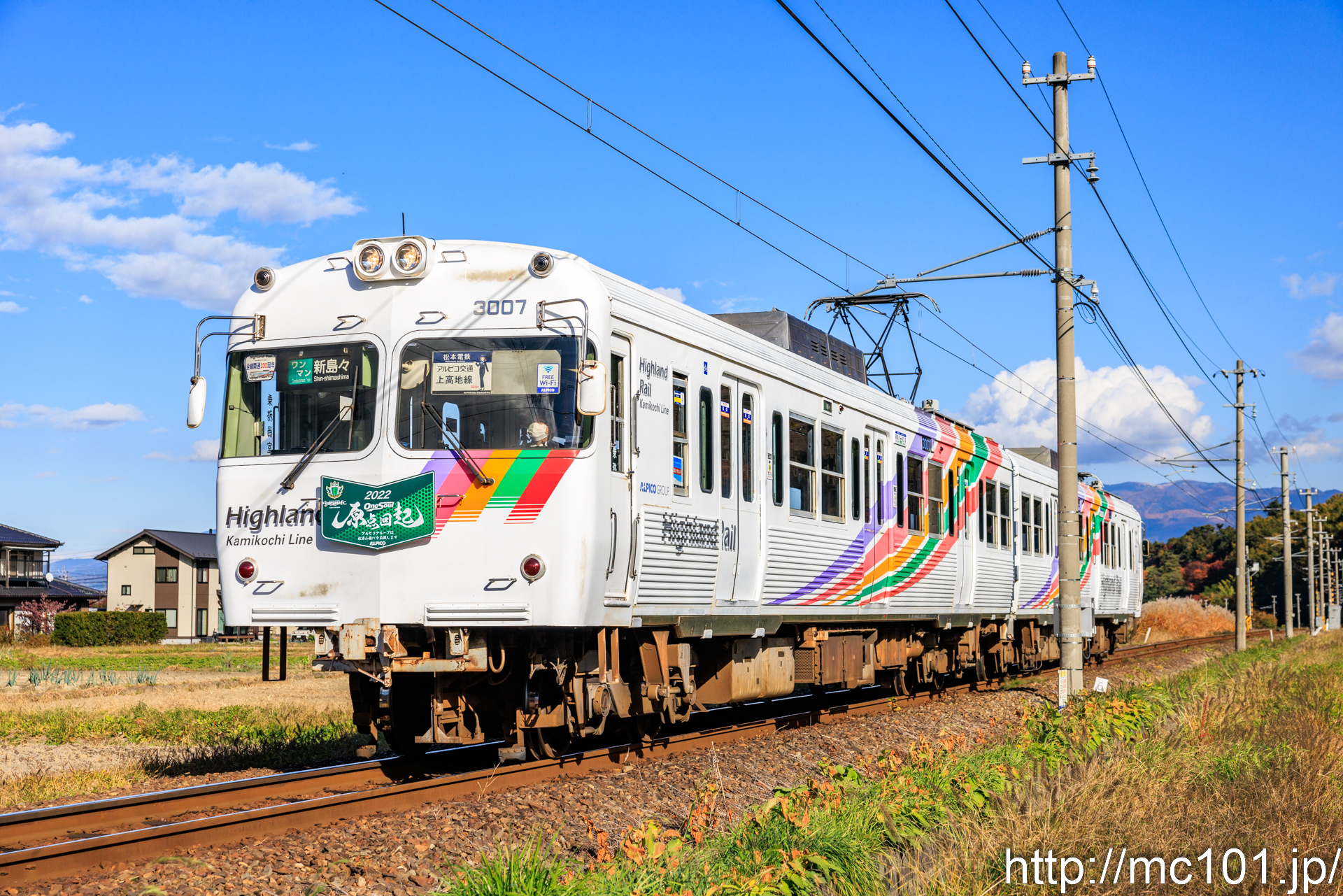 アルピコ交通上高地線 波田～渕東間で撮影したアルピコ交通3000系3007を先頭とする列車(3007F)の写真