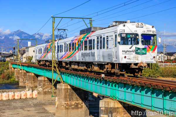 アルピコ交通上高地線 渚～信濃荒井間で撮影したアルピコ交通3000系3008を先頭とする列車(3007F)の写真
