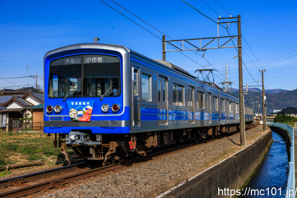 伊豆箱根鉄道大雄山線 塚原～和田河原間で撮影した伊豆箱根鉄道5000系5503を先頭とする列車(5503F)の写真
