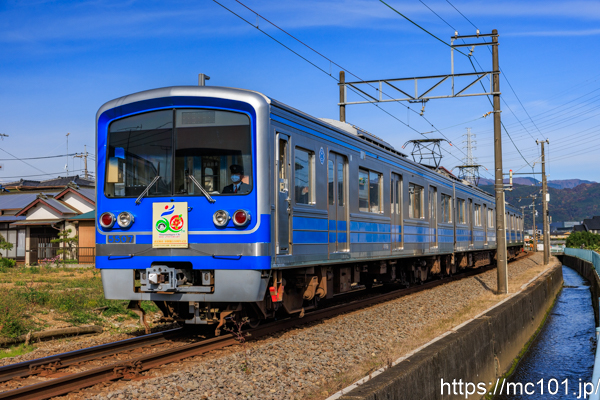 伊豆箱根鉄道大雄山線 塚原～和田河原間で撮影した伊豆箱根鉄道5000系5507を先頭とする列車(5507F)の写真