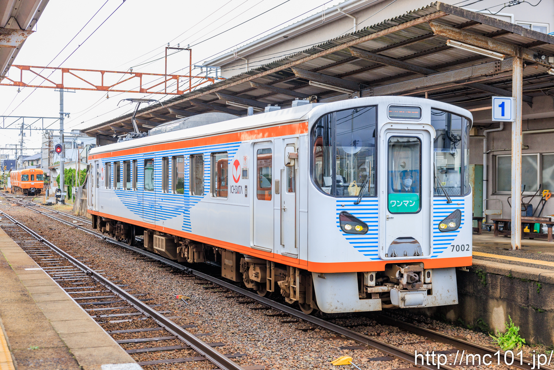 一畑電車北松江線 雲州平田駅で撮影した一畑電車7000系7002の写真