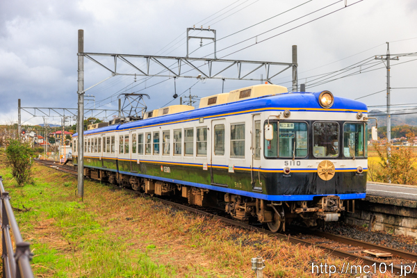 一畑電車北松江線 松江イングリッシュガーデン前駅で撮影した一畑電車5000系5110を先頭とする列車(5010F)の写真