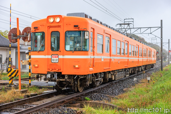 一畑電車北松江線 津ノ森駅で撮影した一畑電車2100系2101を先頭とする列車(2101F)の写真