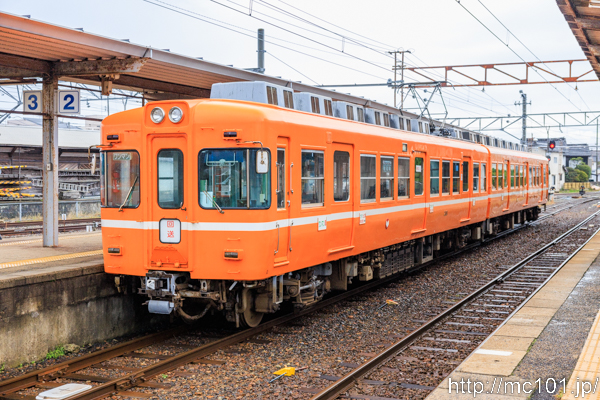 一畑電車北松江線 雲州平田駅で撮影した一畑電車2100系2101を先頭とする列車(2101F)の写真