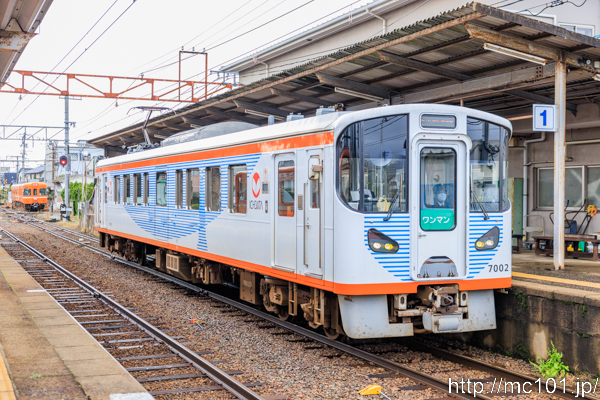 一畑電車北松江線 雲州平田駅で撮影した一畑電車7000系7002の写真