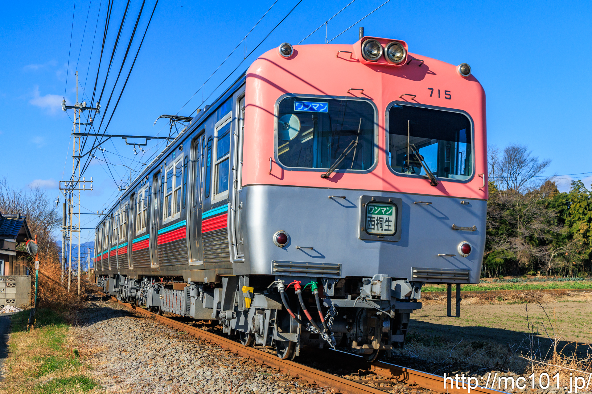 上毛電気鉄道上毛線 北原～新屋間で撮影した上毛電気鉄道700形を先頭とする列車の写真