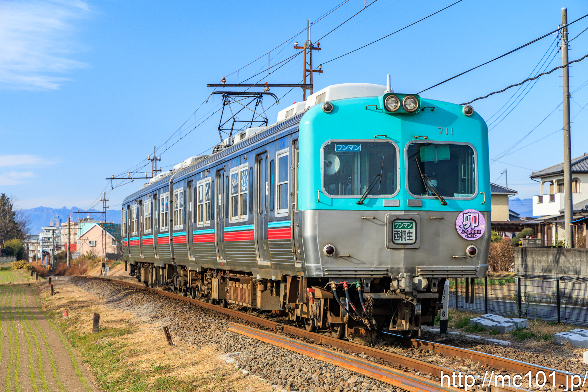 上毛電気鉄道上毛線 江木～大胡間で撮影した上毛電気鉄道700形711を先頭とする列車の写真
