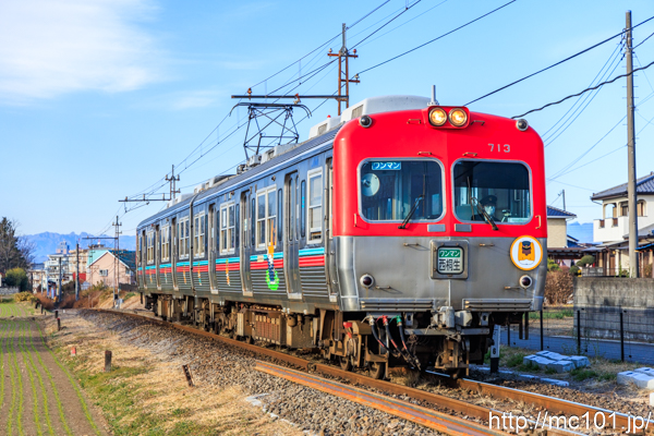 上毛電気鉄道上毛線 江木～大胡間で撮影した上毛電気鉄道700形713を先頭とする列車の写真