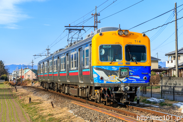 上毛電気鉄道上毛線 江木～大胡間で撮影した上毛電気鉄道700形714を先頭とする列車の写真