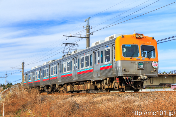 上毛電気鉄道上毛線 新里～新川間で撮影した上毛電気鉄道700形718を先頭とする列車の写真