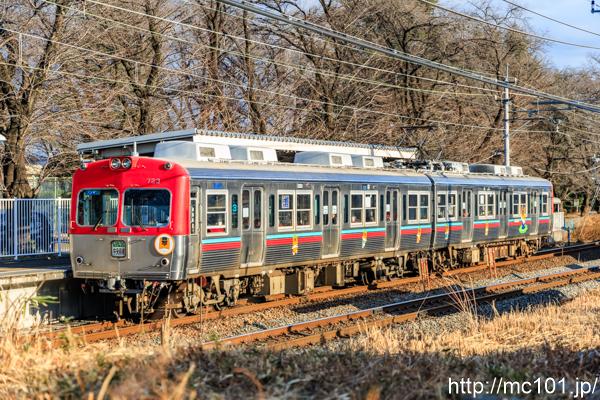 上毛電気鉄道上毛線 桐生球場前駅で撮影した上毛電気鉄道700形723を先頭とする列車の写真