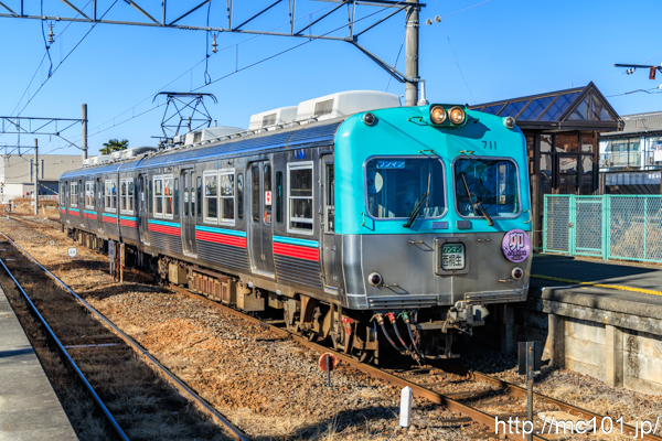 上毛電気鉄道上毛線 新里駅で撮影した上毛電気鉄道700形711を先頭とする列車の写真