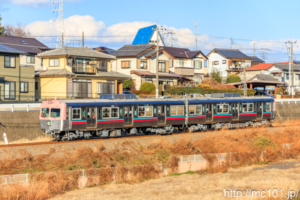 上毛電気鉄道上毛線 大胡～樋越間で撮影した上毛電気鉄道700形725を先頭とする列車の写真