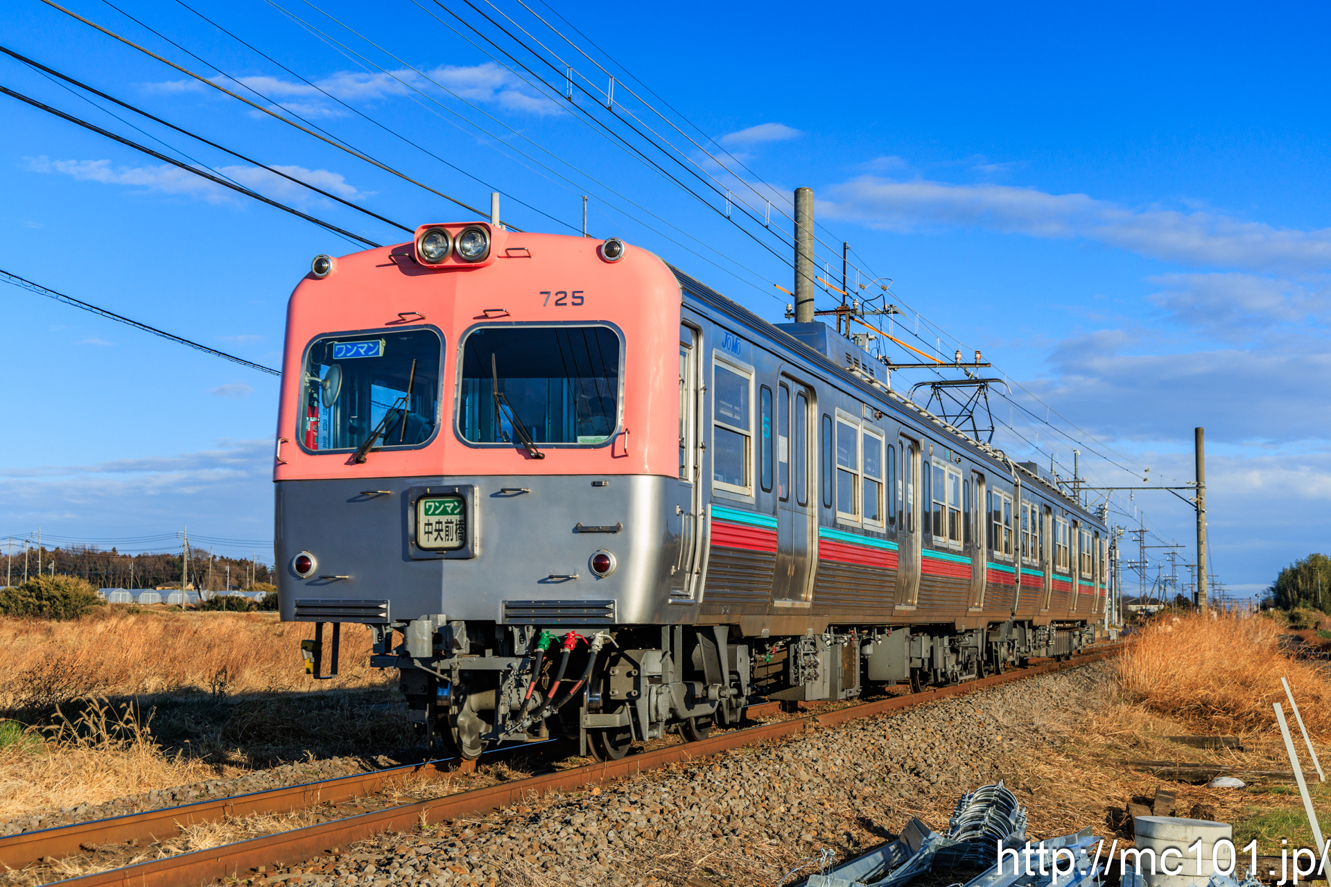 上毛電気鉄道上毛線 樋越～北原間で撮影した上毛電気鉄道700形725を先頭とする列車の写真
