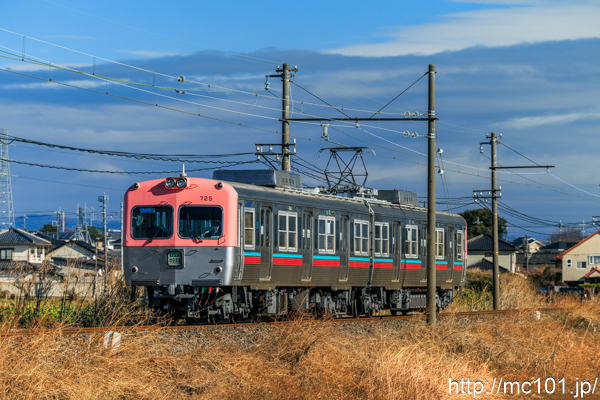 上毛電気鉄道上毛線 上泉～赤坂間で撮影した上毛電気鉄道700形725を先頭とする列車の写真