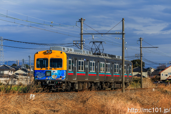 上毛電気鉄道上毛線 上泉～赤坂間で撮影した上毛電気鉄道700形724を先頭とする列車の写真