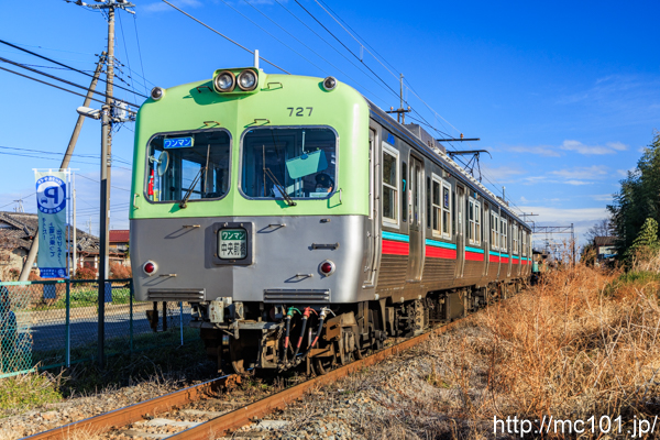 上毛電気鉄道上毛線 樋越～北原間で撮影した上毛電気鉄道700形727を先頭とする列車の写真