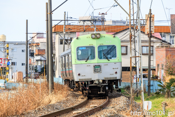 上毛電気鉄道上毛線 城東～三俣間で撮影した上毛電気鉄道700形717を先頭とする列車の写真