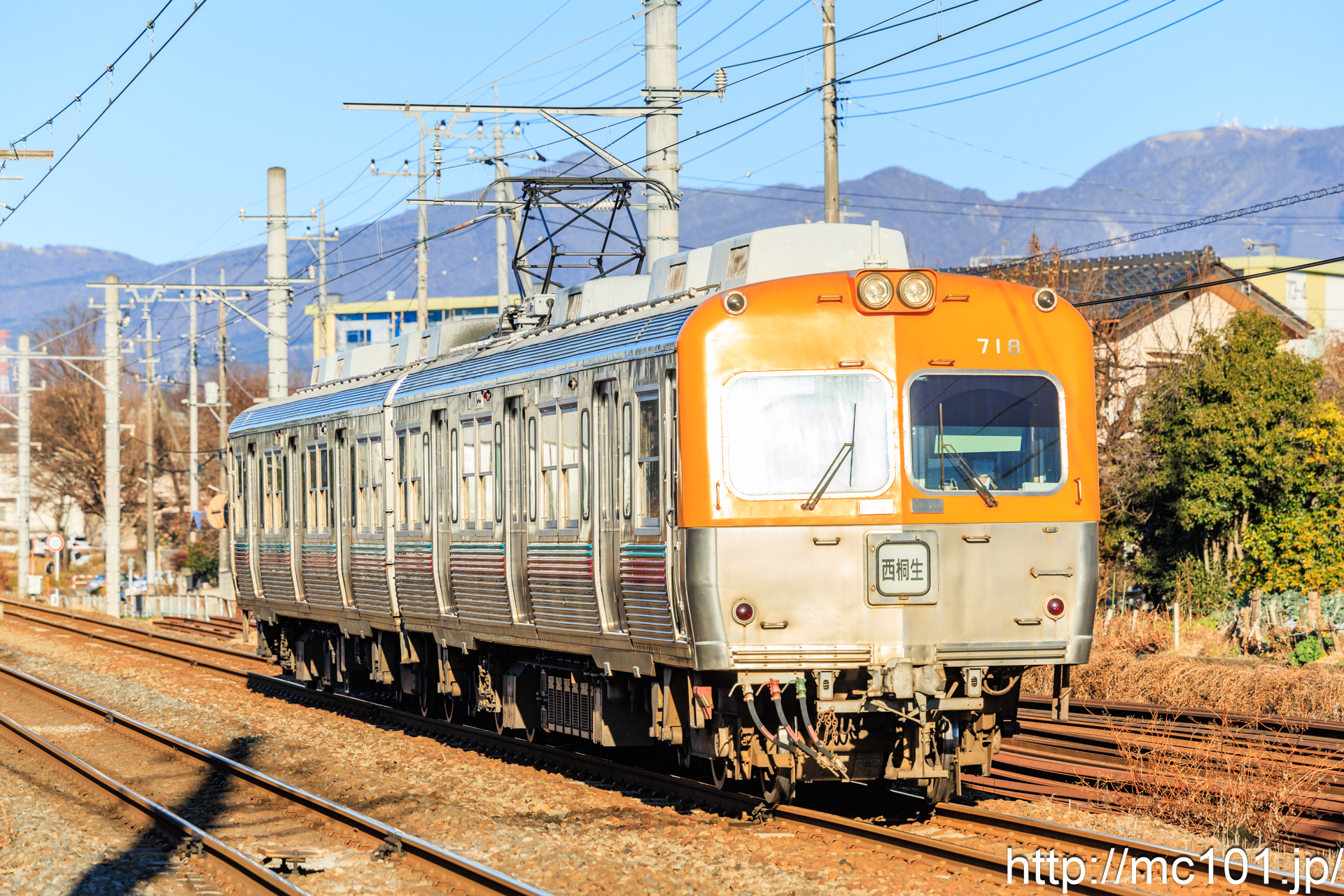 上毛電気鉄道上毛線 赤城～桐生球場前間で撮影した上毛電気鉄道700形718を先頭とする列車の写真