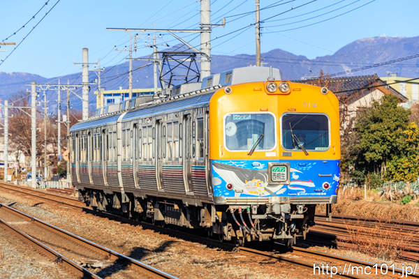 上毛電気鉄道上毛線 赤城～桐生球場前間で撮影した上毛電気鉄道700形714を先頭とする列車の写真