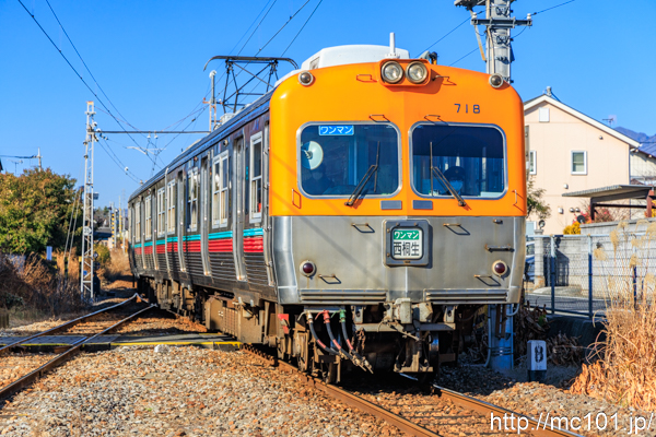 上毛電気鉄道上毛線 天王宿駅で撮影した上毛電気鉄道700形718を先頭とする列車の写真