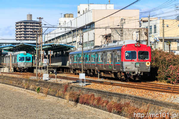 上毛電気鉄道上毛線 中央前橋駅付近で撮影した上毛電気鉄道700形713を先頭とする列車の写真