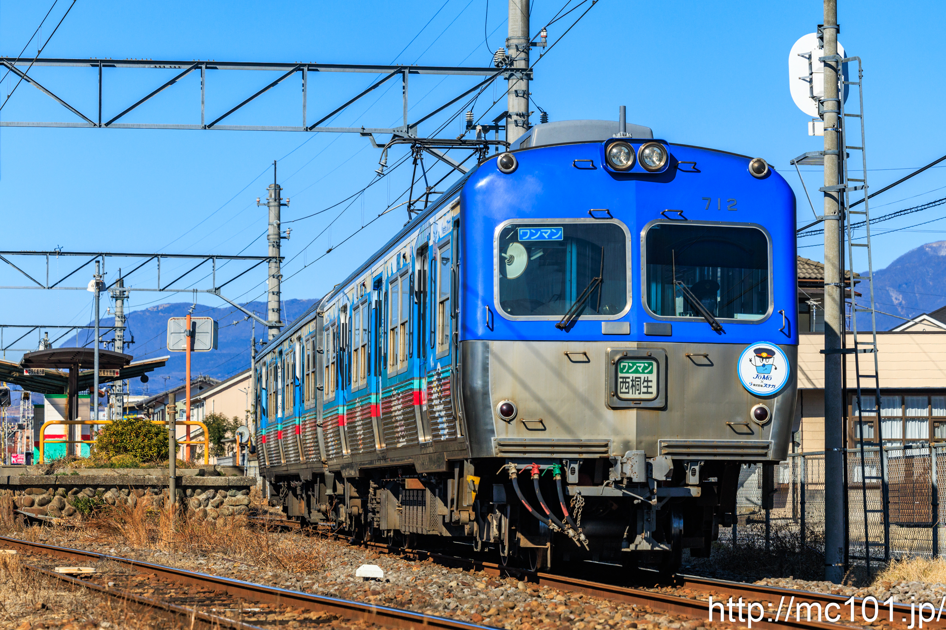 上毛電気鉄道上毛線 天王宿駅付近で撮影した上毛電気鉄道700形712を先頭とする列車の写真
