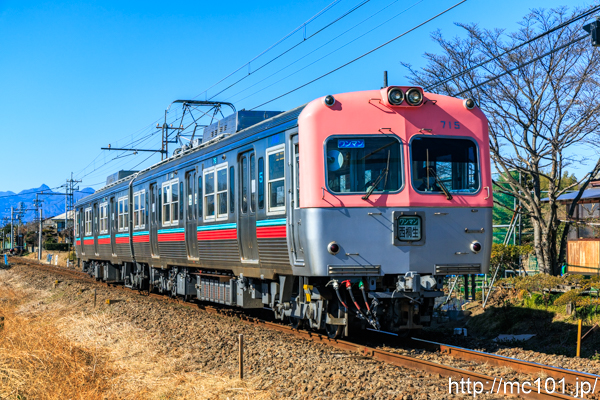 上毛電気鉄道上毛線 樋越～北原間で撮影した上毛電気鉄道700形715を先頭とする列車の写真