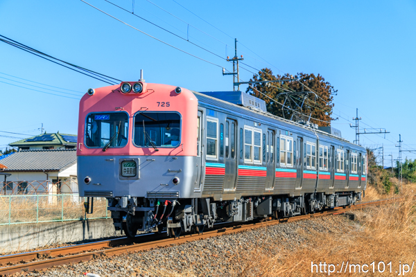 上毛電気鉄道上毛線 新里～新川間で撮影した上毛電気鉄道700形725を先頭とする列車の写真