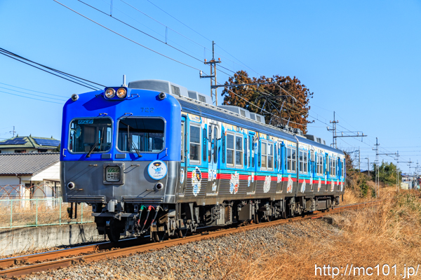 上毛電気鉄道上毛線 新里～新川間で撮影した上毛電気鉄道700形722を先頭とする列車の写真