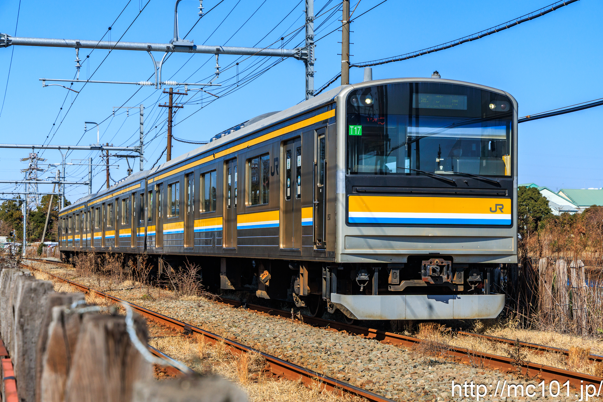 JR東日本鶴見線 浅野～新芝浦間で撮影したJR東日本205系クハ205-1107を先頭とする列車の写真