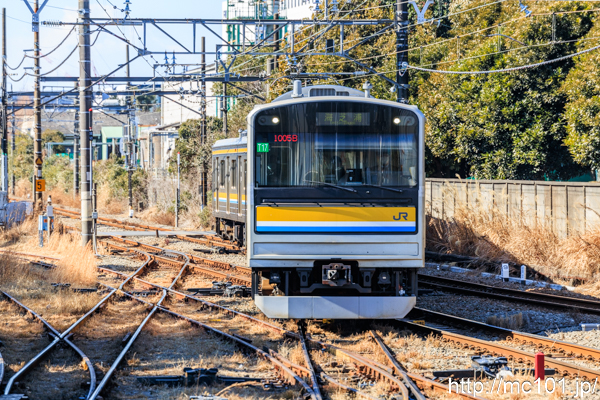 JR東日本鶴見線 浅野駅で撮影したJR東日本205系クハ205-1107を先頭とする列車の写真