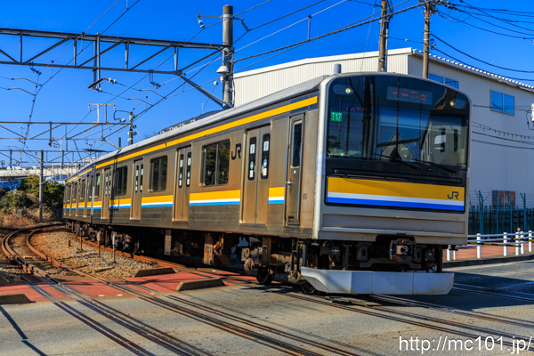 JR東日本鶴見線 鶴見小野～弁天橋間で撮影したJR東日本205系クハ205-1107を先頭とする列車の写真