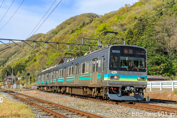 秩父鉄道秩父本線 波久礼駅付近で撮影した秩父鉄道7800系7802を先頭とする列車の写真