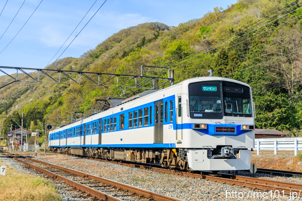 秩父鉄道秩父本線 波久礼駅付近で撮影した秩父鉄道6000系6001を先頭とする列車の写真